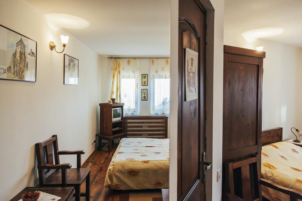 Drumul Carului Villa 모이에치우 데 조스 외부 사진